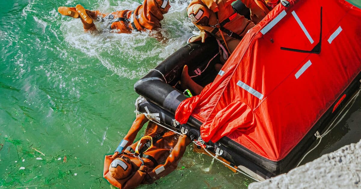 Cât durează BST (Basic Safety Training) la CEONAV?